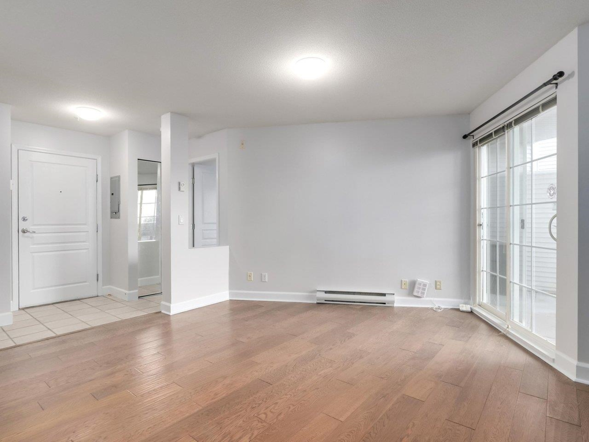 Walk-In Closet Photo of 213 1989 Dunbar Street, Vancouver, BC