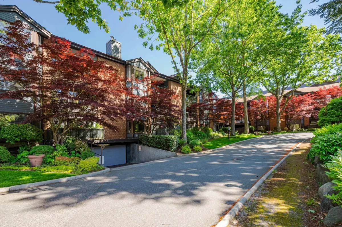 Exterior Front Photo of 102 15300 17 Avenue, Surrey, BC