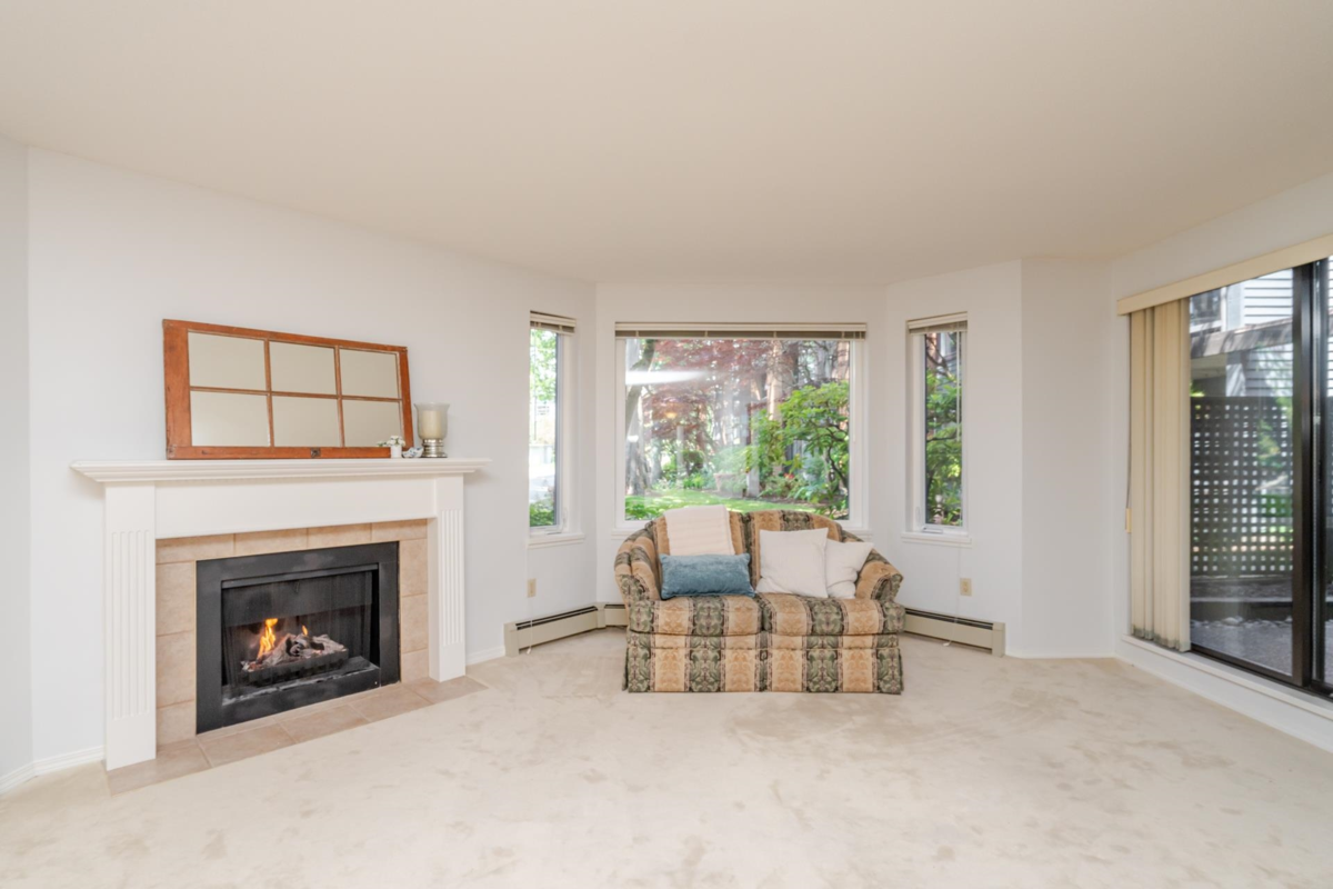 Family Room Photo of 102 15300 17 Avenue, Surrey, BC