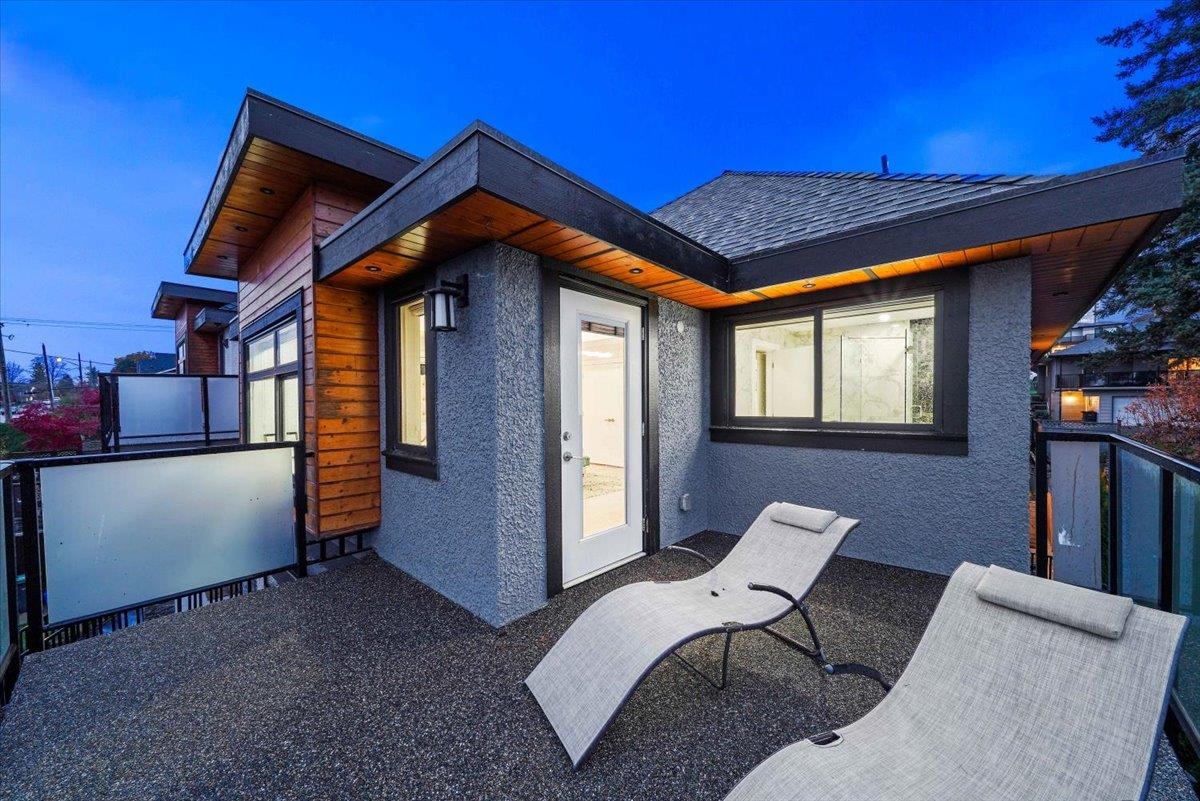 Entry Foyer Photo of 1041 Stewart Avenue, Coquitlam, BC