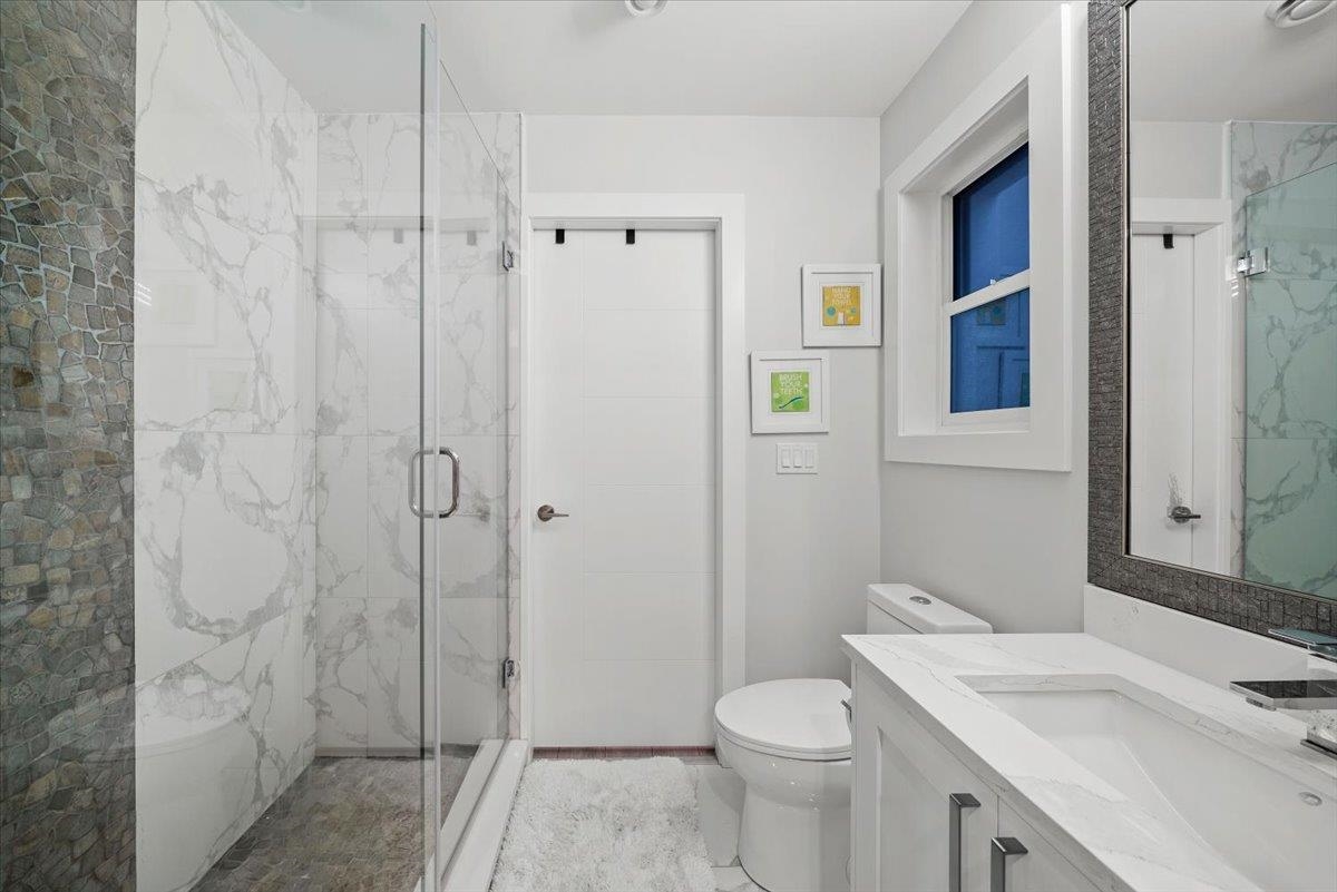 Hallway Photo of 1041 Stewart Avenue, Coquitlam, BC