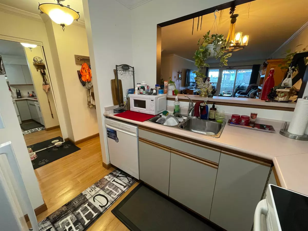 Entry Foyer Photo of 302 46005 Bole Avenue, Chilliwack, BC