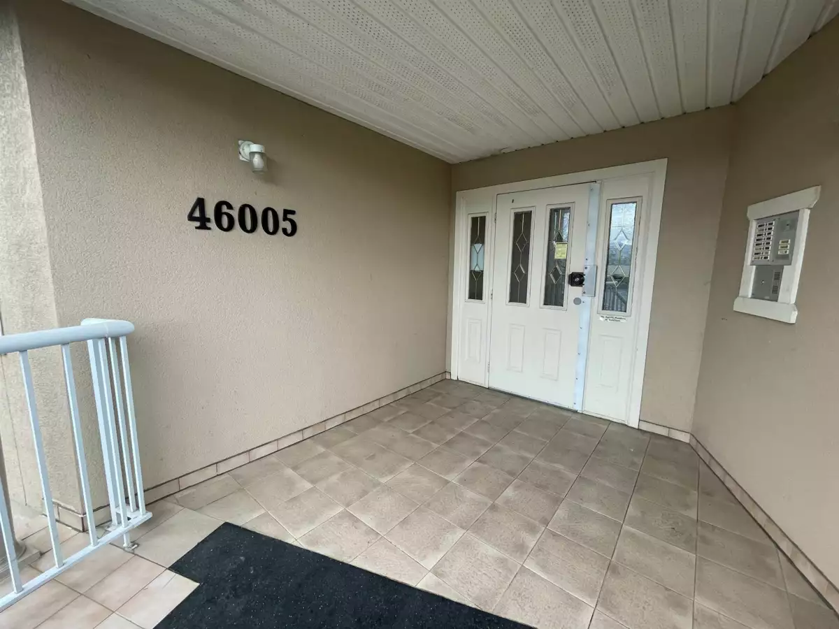 Swimming Pool Photo of 302 46005 Bole Avenue, Chilliwack, BC