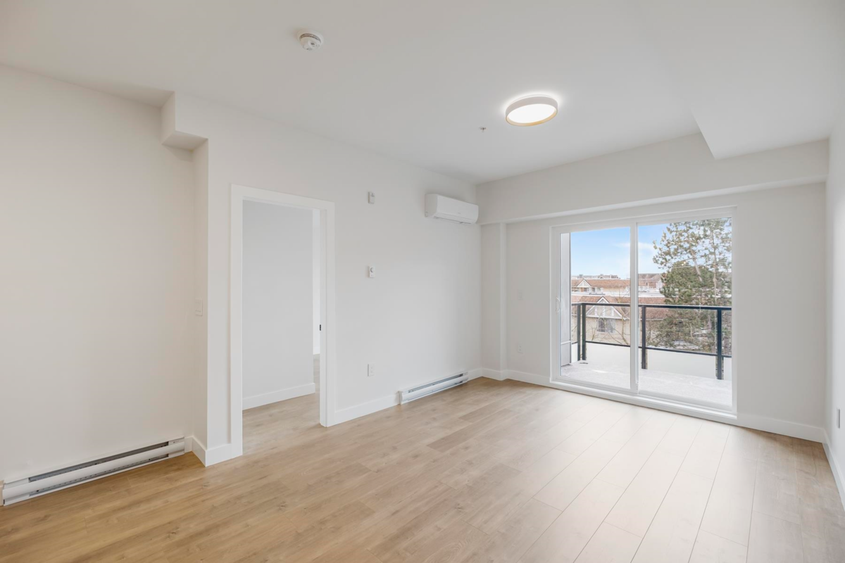 Dining Area Photo of 407 15353 17 Avenue, Surrey, BC