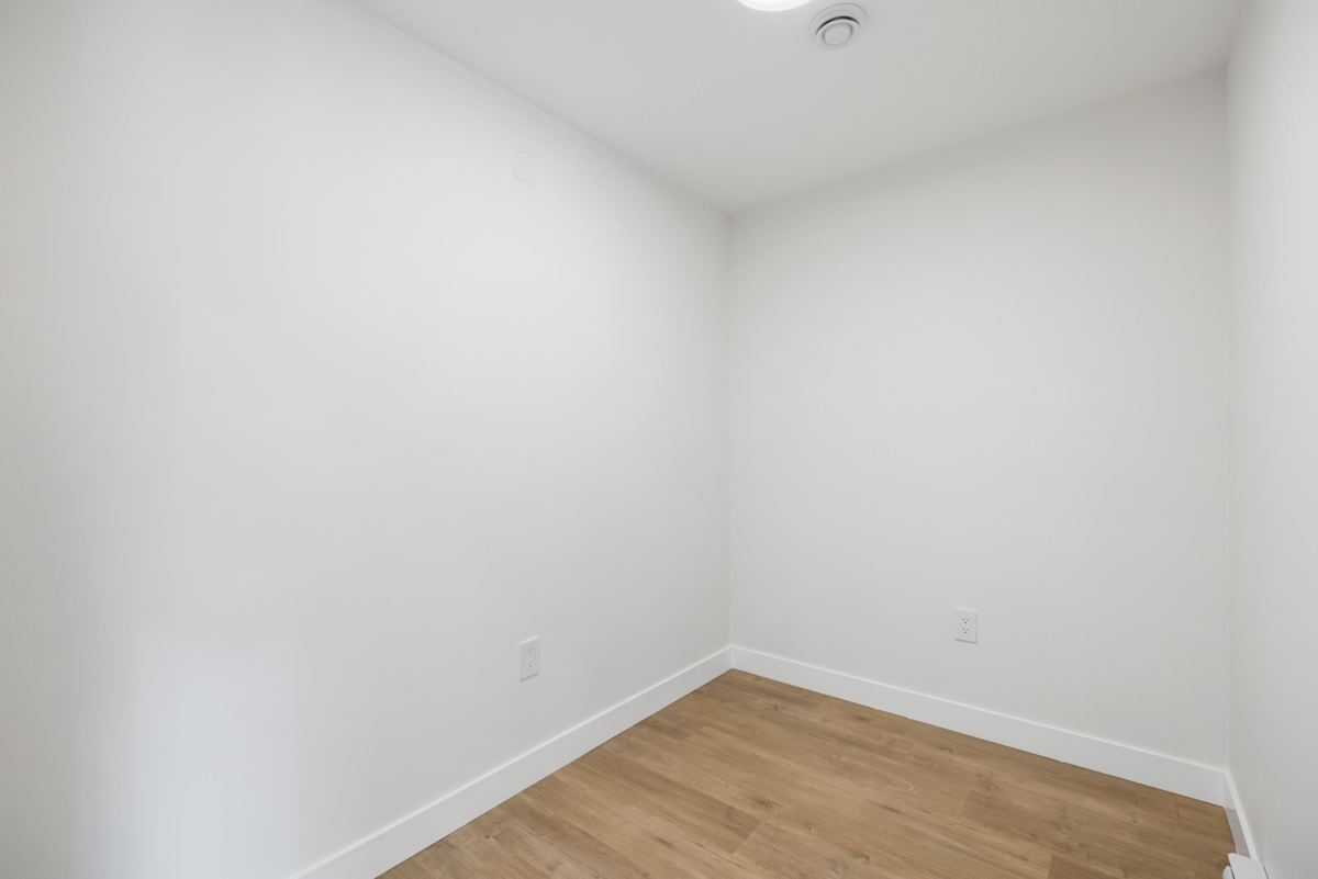 Guest Bathroom Photo of 407 15353 17 Avenue, Surrey, BC