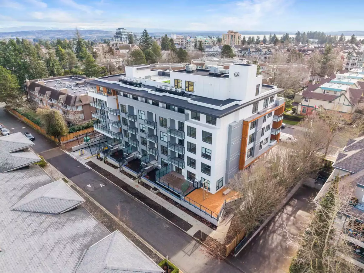 Hallway Photo of 407 15353 17 Avenue, Surrey, BC
