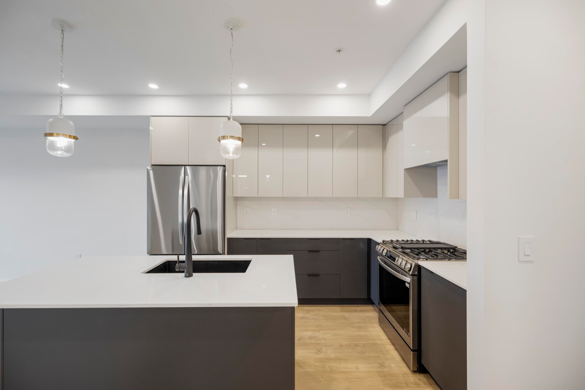 Kitchen Island Photo of 407 15353 17 Avenue, Surrey, BC