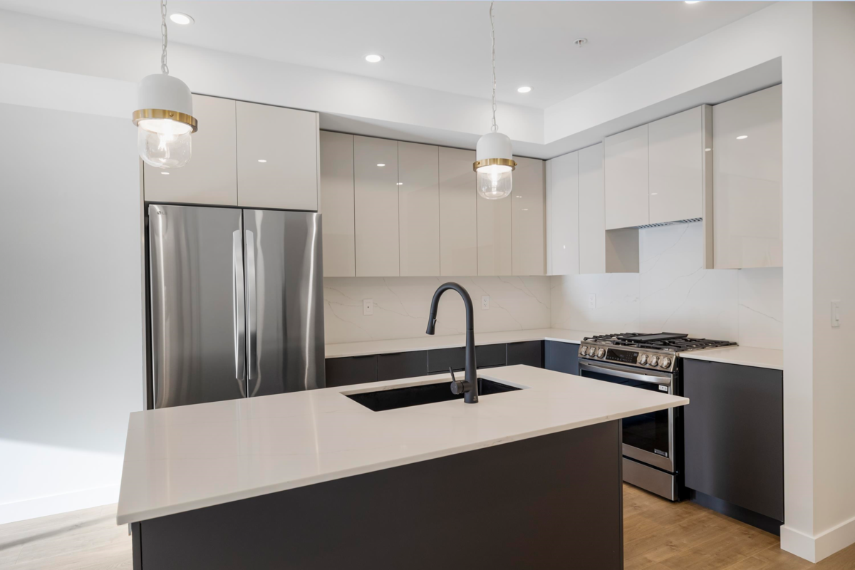 Kitchen Photo of 407 15353 17 Avenue, Surrey, BC