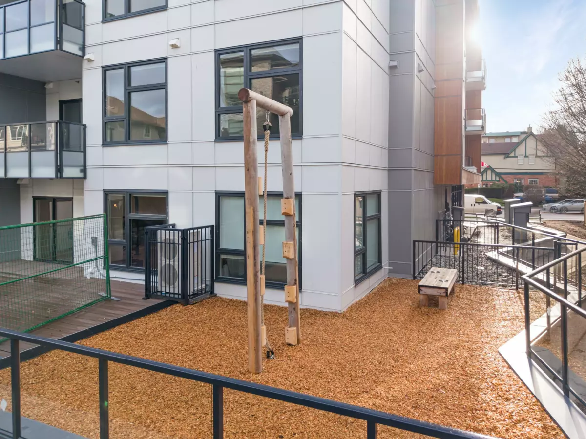 Laundry Room Photo of 407 15353 17 Avenue, Surrey, BC