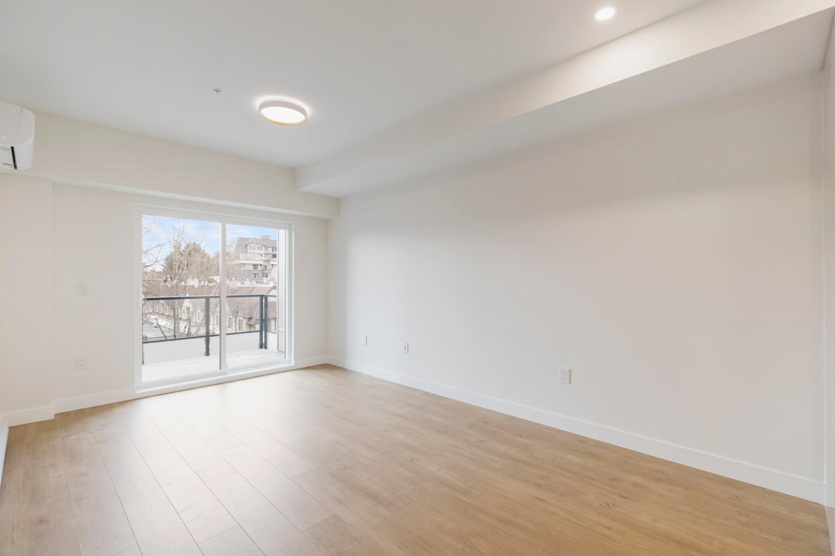 Living Room Photo of 407 15353 17 Avenue, Surrey, BC