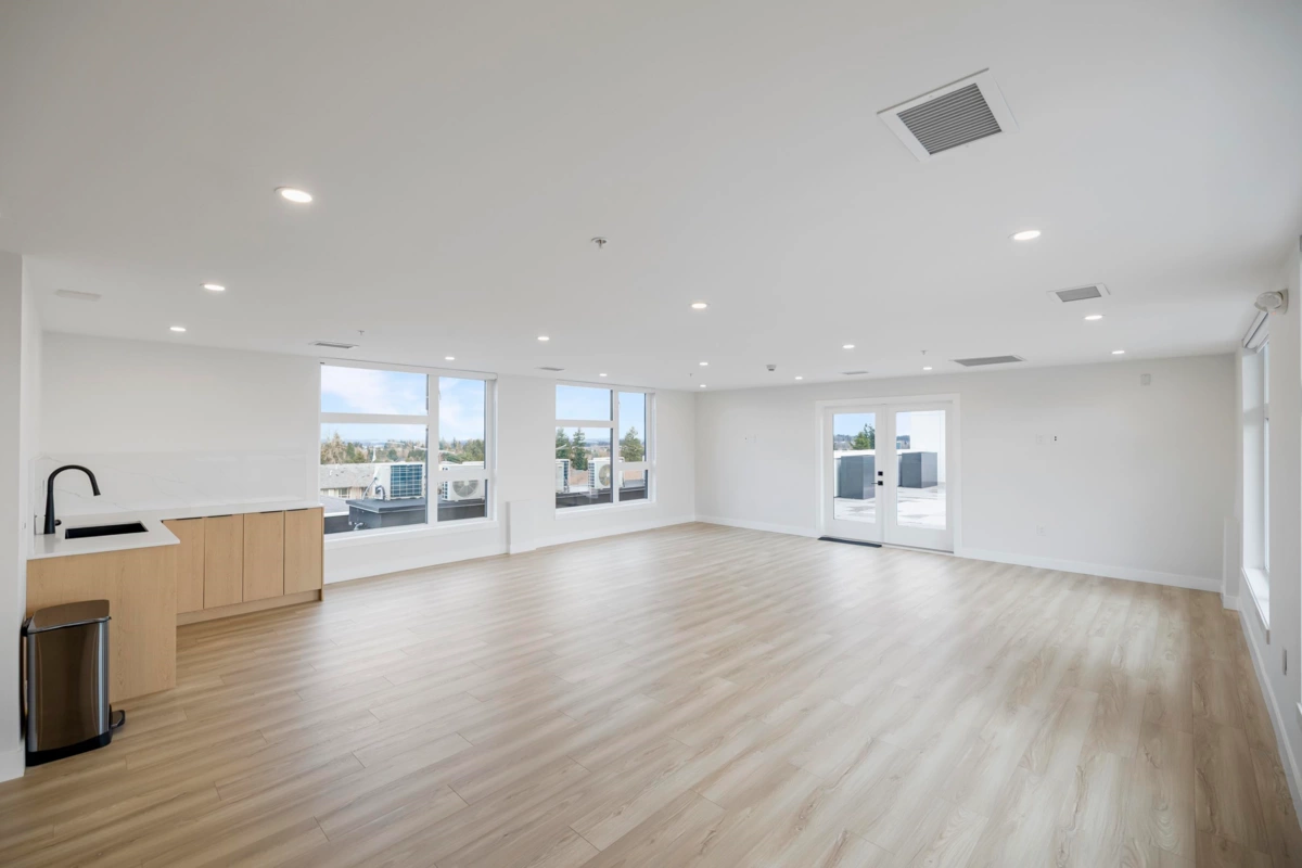 Mudroom Photo of 407 15353 17 Avenue, Surrey, BC