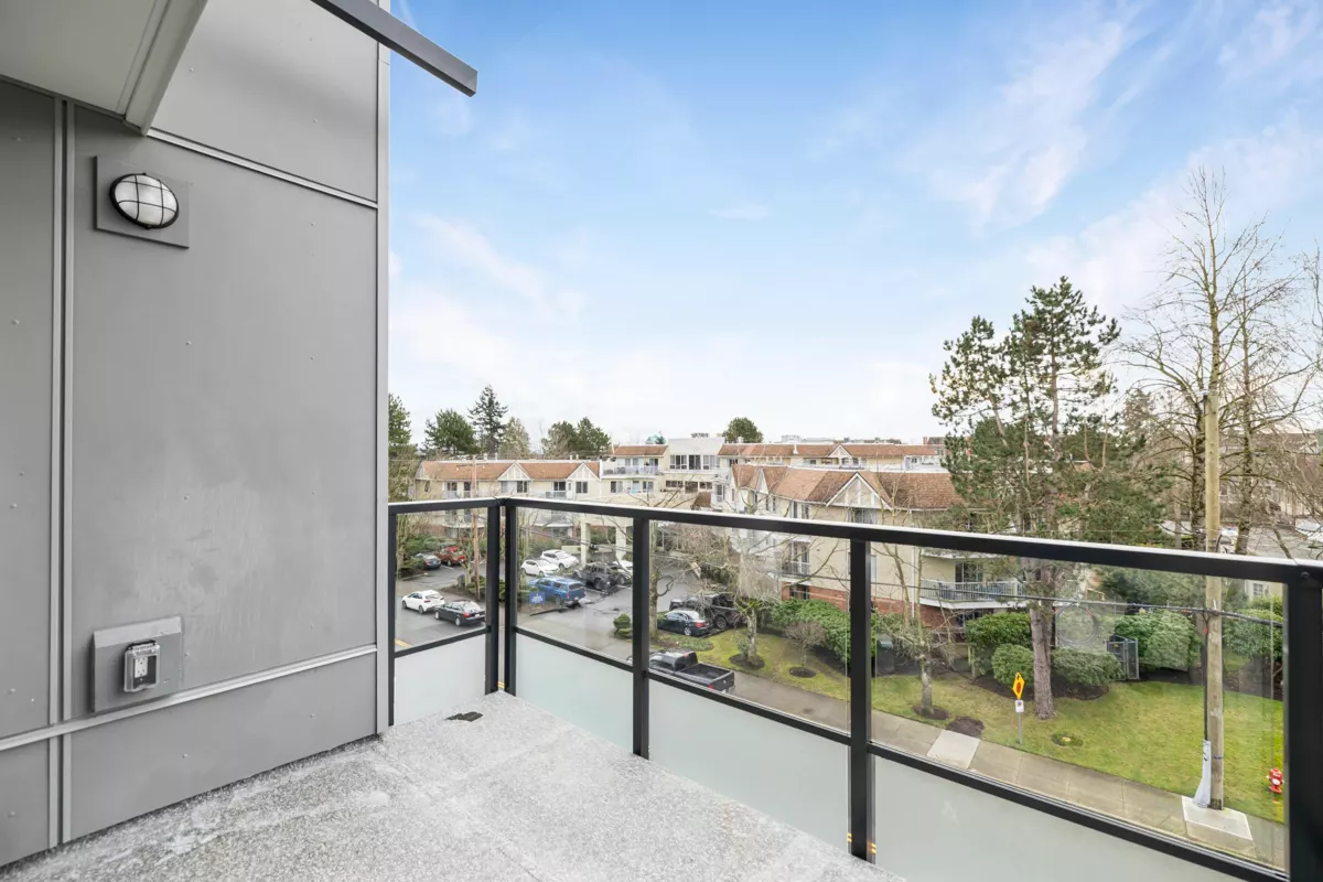 Powder Room Photo of 407 15353 17 Avenue, Surrey, BC