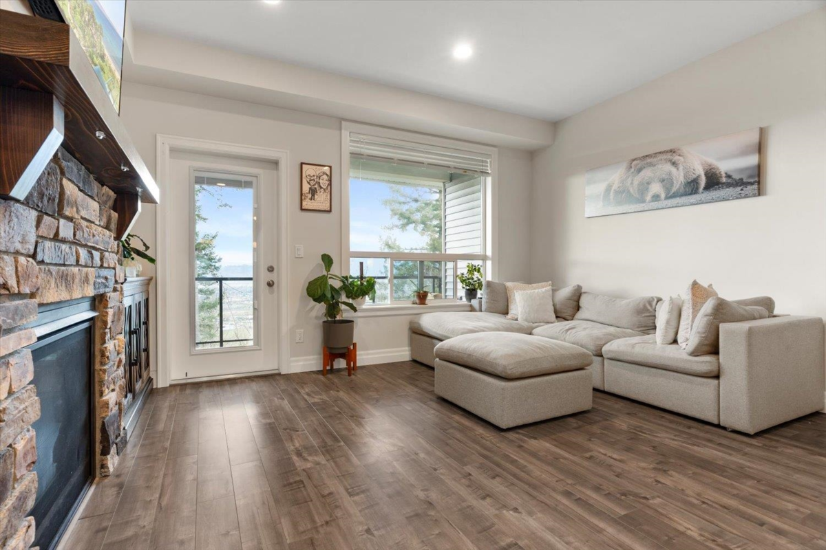 Dining Area Photo of 123 6026 Lindeman Street, Chilliwack, BC