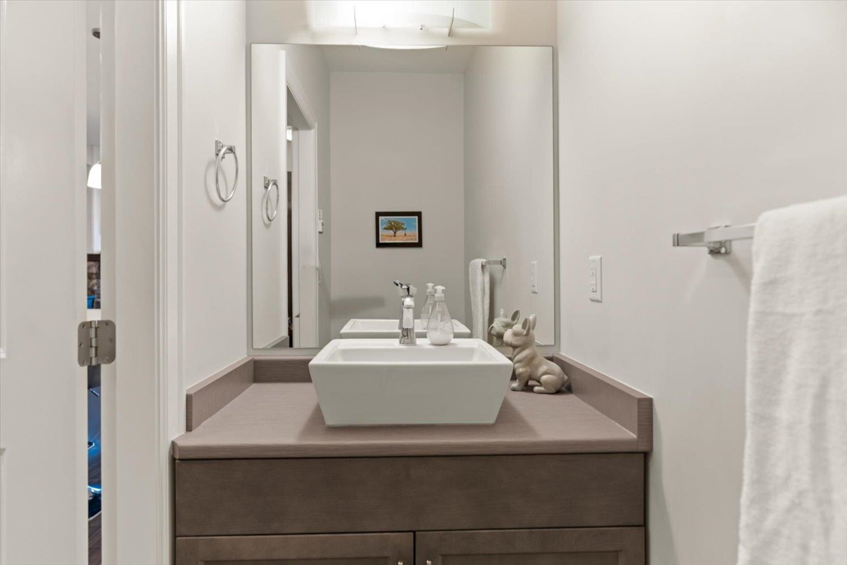 Guest Bathroom Photo of 123 6026 Lindeman Street, Chilliwack, BC