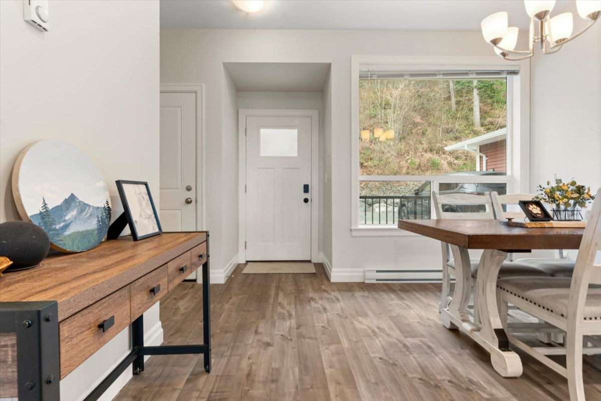 Kitchen Photo of 123 6026 Lindeman Street, Chilliwack, BC
