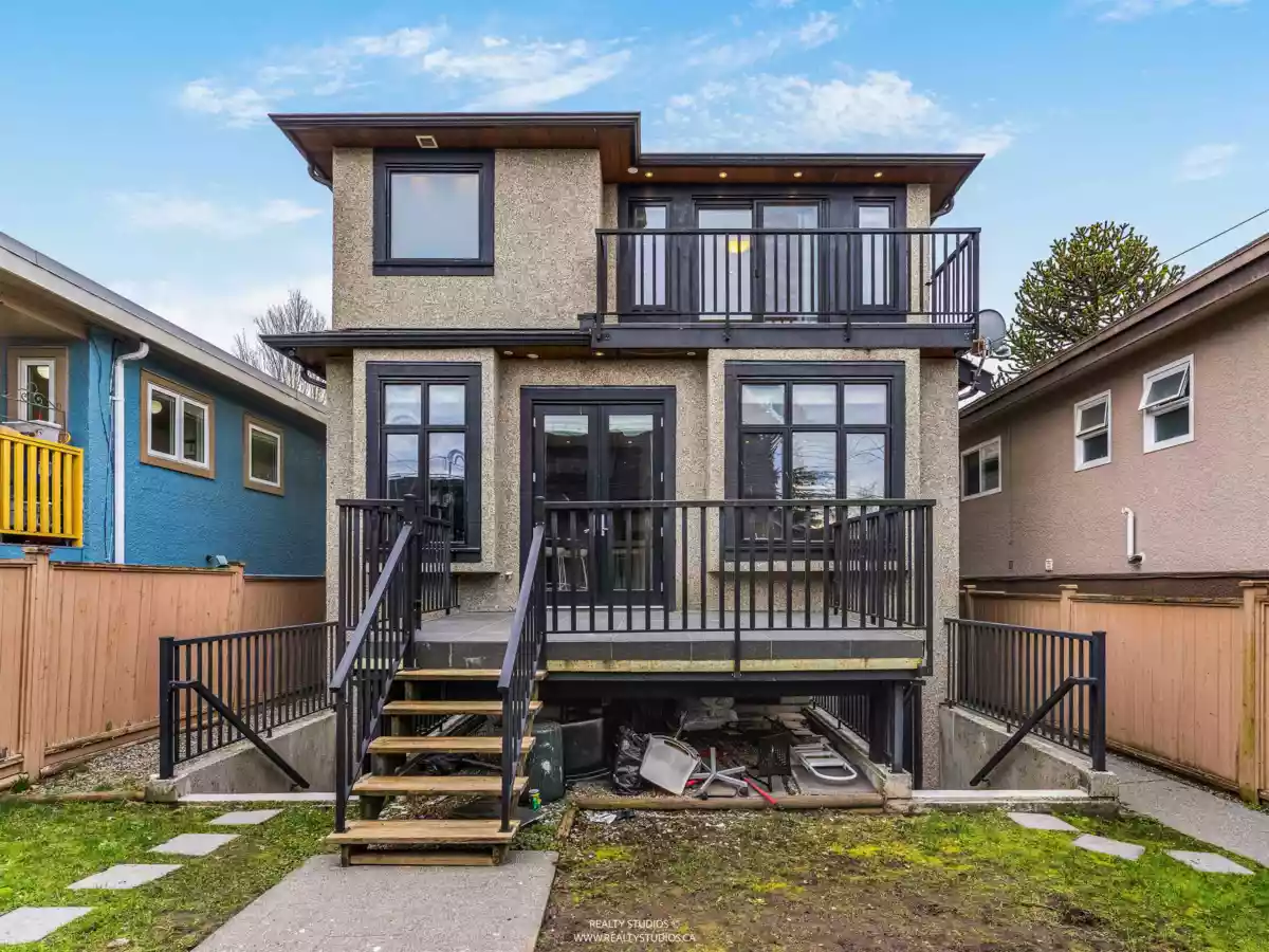 Front Yard Photo of 6387 Prince Albert Street, Vancouver, BC