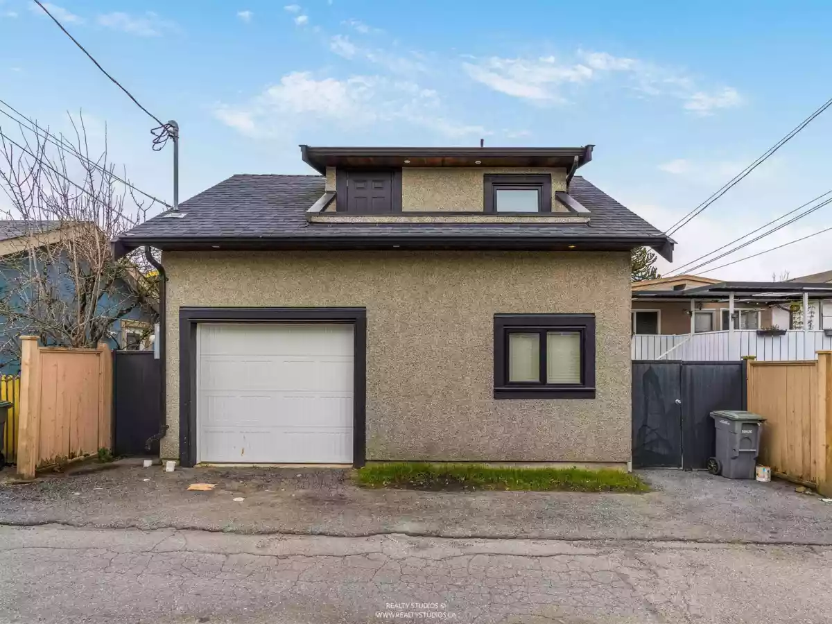 Garden / Landscaping Photo of 6387 Prince Albert Street, Vancouver, BC
