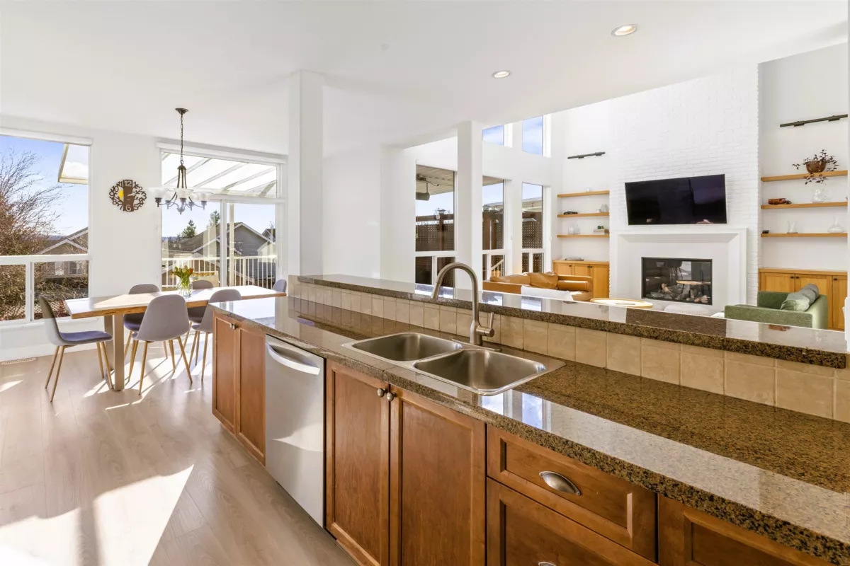 Breakfast Nook Photo of 20518 67b Avenue, Langley, BC