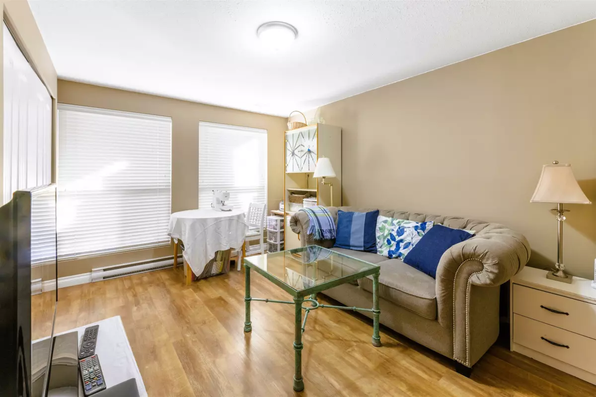 Front Yard Photo of 20518 67b Avenue, Langley, BC