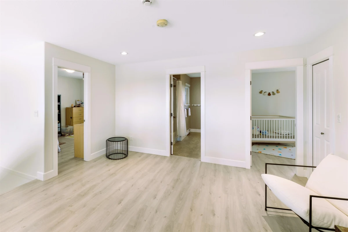 Guest Bathroom Photo of 20518 67b Avenue, Langley, BC