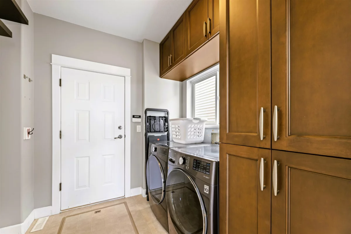 Walk-In Closet Photo of 20518 67b Avenue, Langley, BC