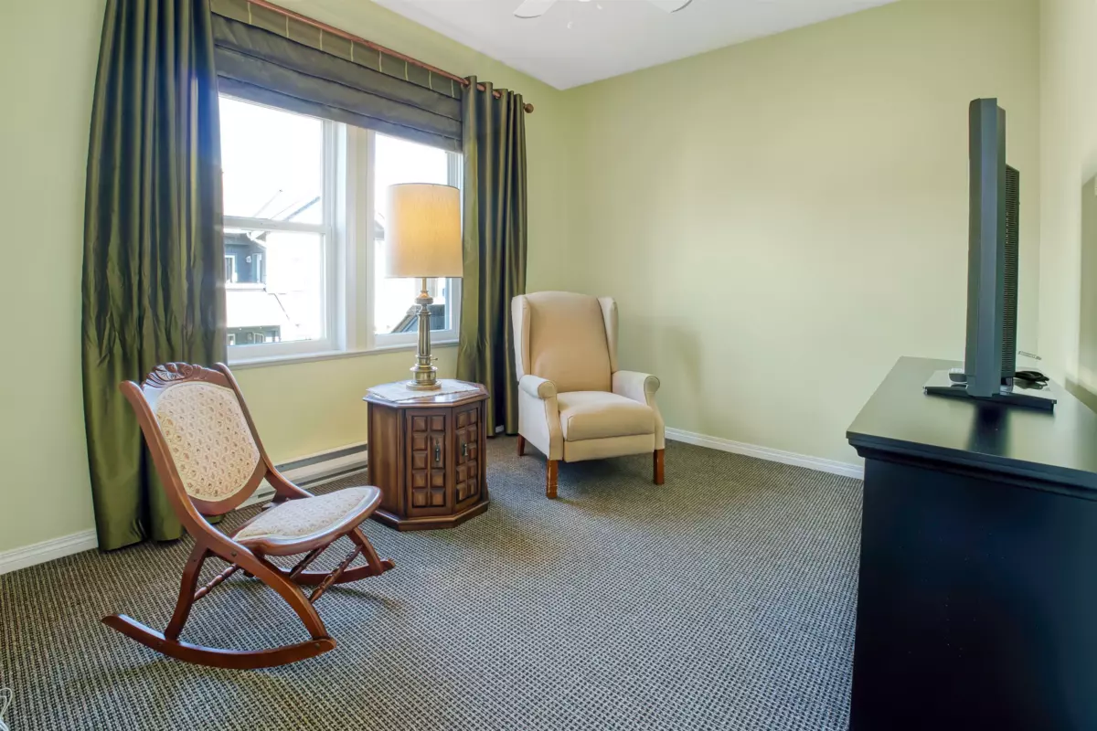 Basement Recreation Room Photo of 411 15555 16 Avenue, Surrey, BC