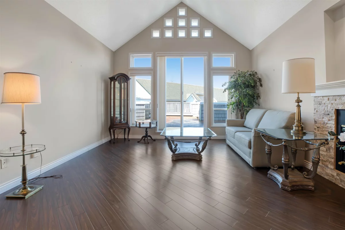 Breakfast Nook Photo of 411 15555 16 Avenue, Surrey, BC