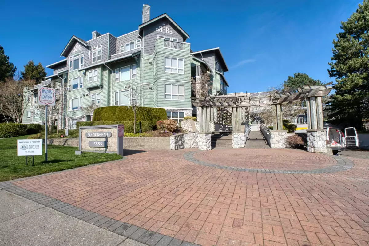 Front Yard Photo of 411 15555 16 Avenue, Surrey, BC