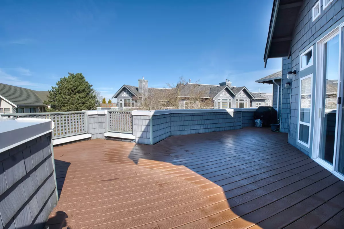 Garage Interior Photo of 411 15555 16 Avenue, Surrey, BC