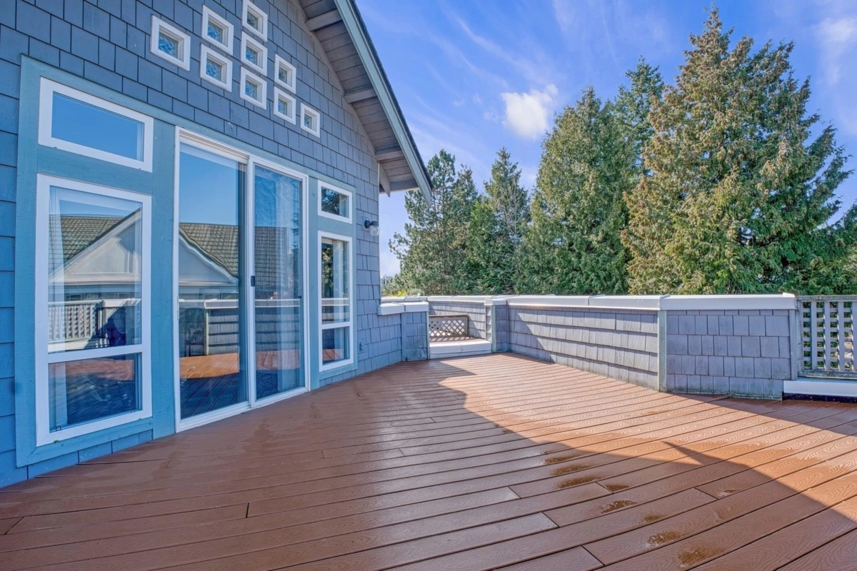 Hallway Photo of 411 15555 16 Avenue, Surrey, BC