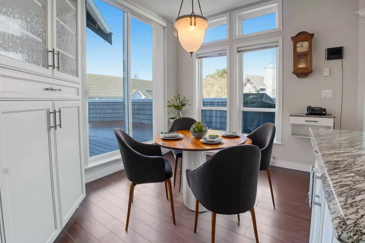 Kitchen Photo of 411 15555 16 Avenue, Surrey, BC