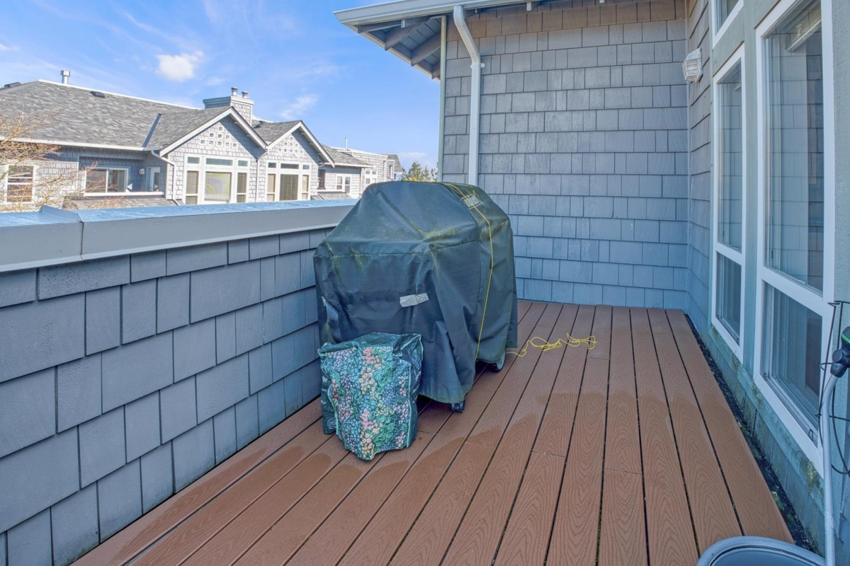 Outdoor Deck Photo of 411 15555 16 Avenue, Surrey, BC