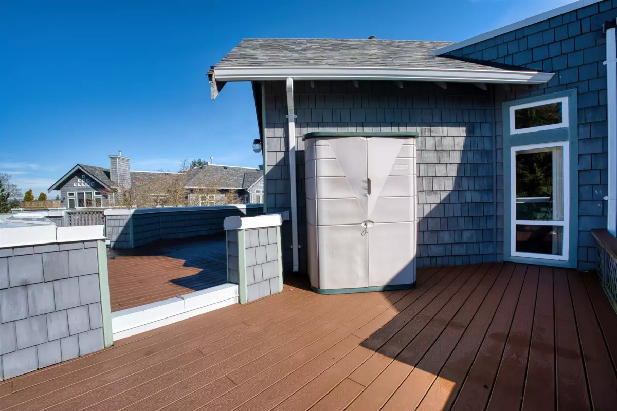 Outdoor Patio Photo of 411 15555 16 Avenue, Surrey, BC