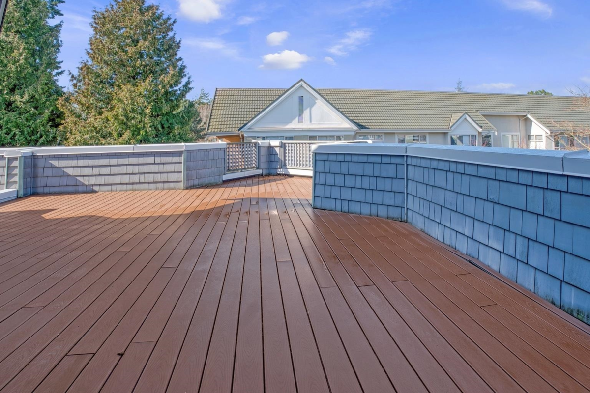 Staircase Photo of 411 15555 16 Avenue, Surrey, BC