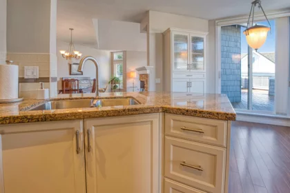 411 15555 16 Avenue, Surrey, BC