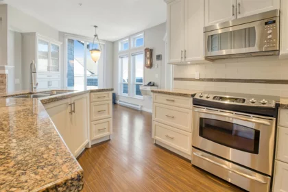 411 15555 16 Avenue, Surrey, BC