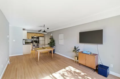 108 251 W 4th Street, North Vancouver, BC
