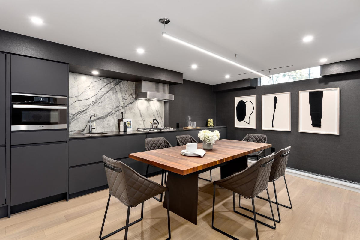 Entry Foyer Photo of 1504 889 Pacific Street, Vancouver, BC