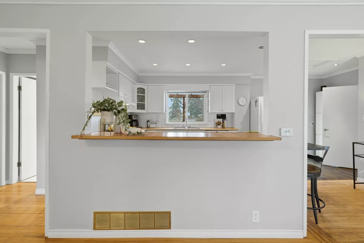 Breakfast Nook Photo of 1350 Finlay Street, White Rock, BC