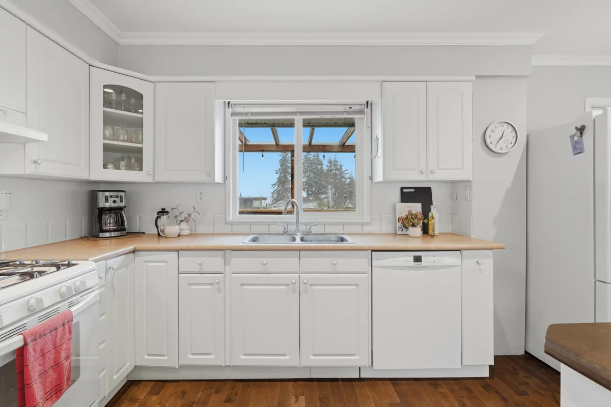 Pantry Photo of 1350 Finlay Street, White Rock, BC