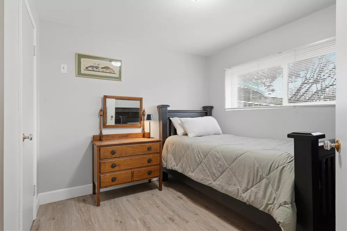 Powder Room Photo of 1350 Finlay Street, White Rock, BC