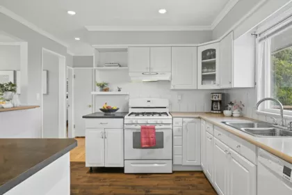 Kitchen Island Photo of 1350 Finlay Street, White Rock, BC