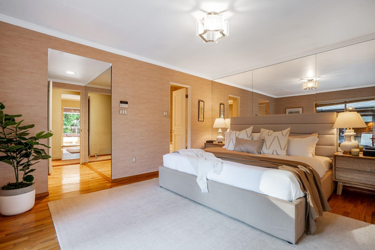 Powder Room Photo of 4695 Mapleridge Drive, North Vancouver, BC