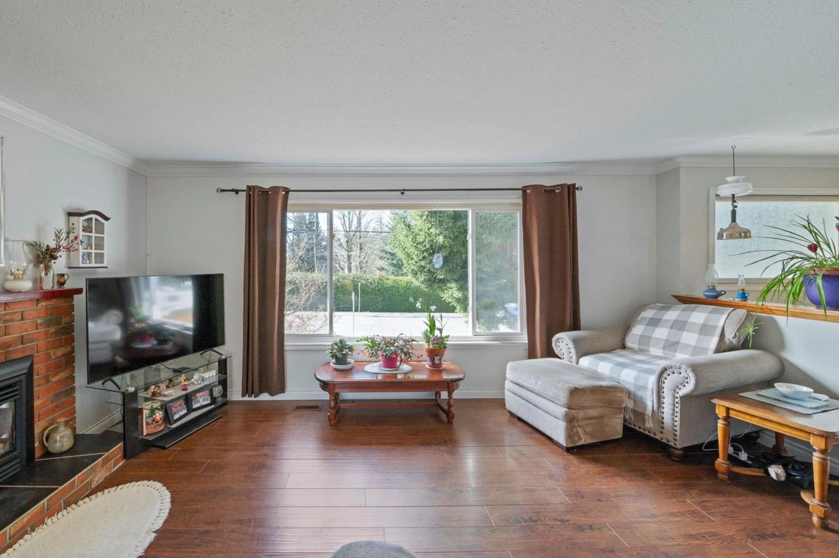 Dining Area Photo of 2096 Martens Street, Abbotsford, BC