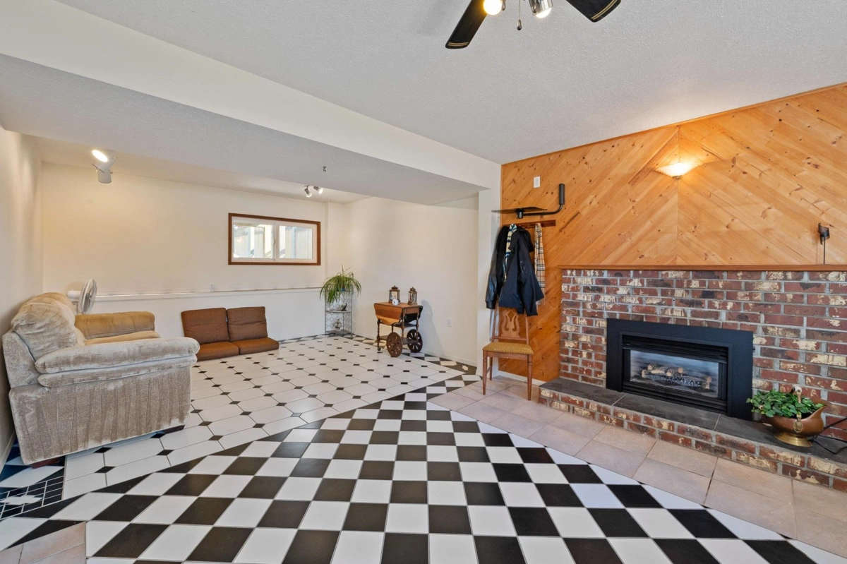 Garage Interior Photo of 2096 Martens Street, Abbotsford, BC