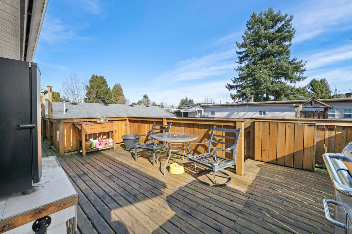 Hallway Photo of 2096 Martens Street, Abbotsford, BC