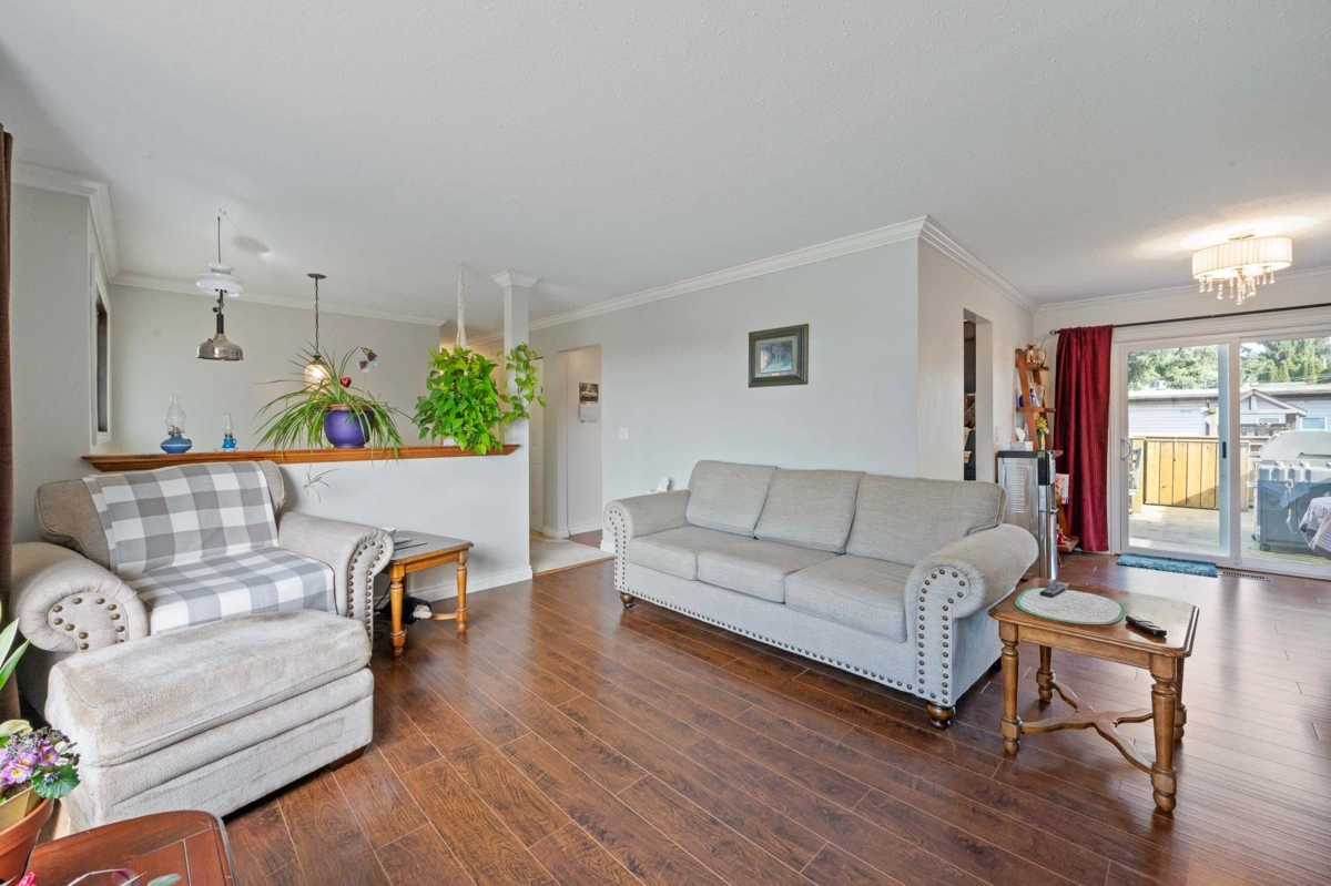 Kitchen Photo of 2096 Martens Street, Abbotsford, BC