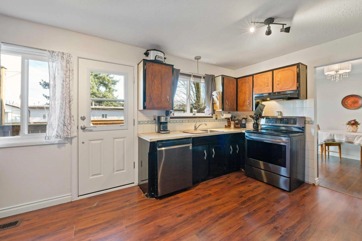 Primary Bathroom Photo of 2096 Martens Street, Abbotsford, BC
