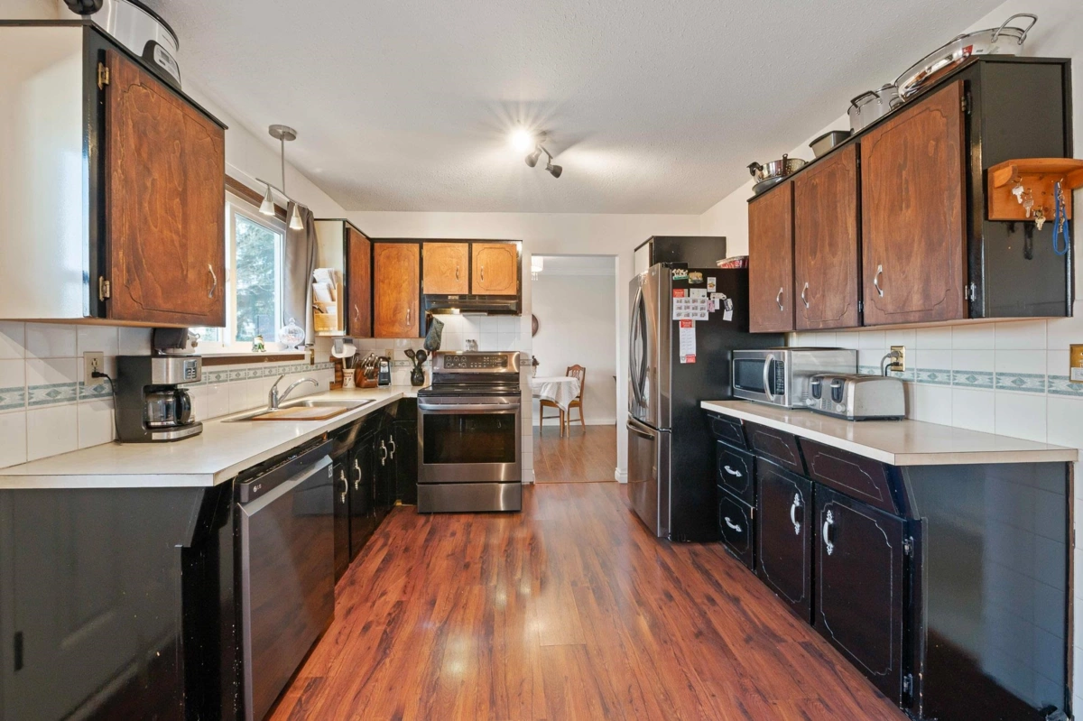 Walk-In Closet Photo of 2096 Martens Street, Abbotsford, BC