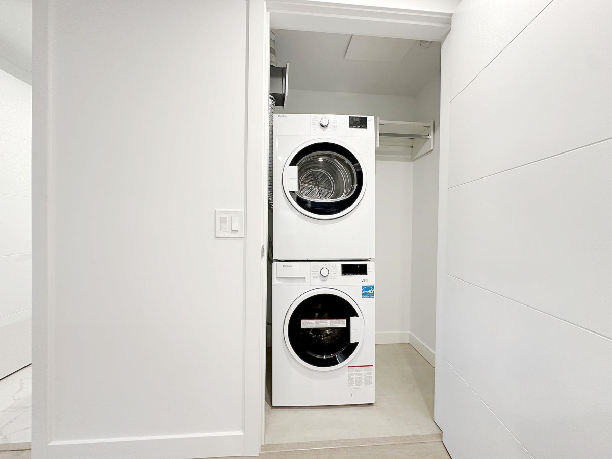 Primary Bathroom Photo of 804 823 Carnarvon Street, New Westminster, BC